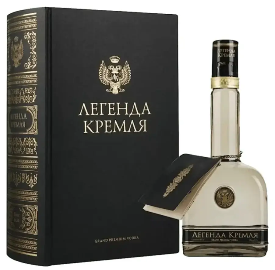 Водка Легенда Кремля в подарочной коробке (фолиант) 0.7 л